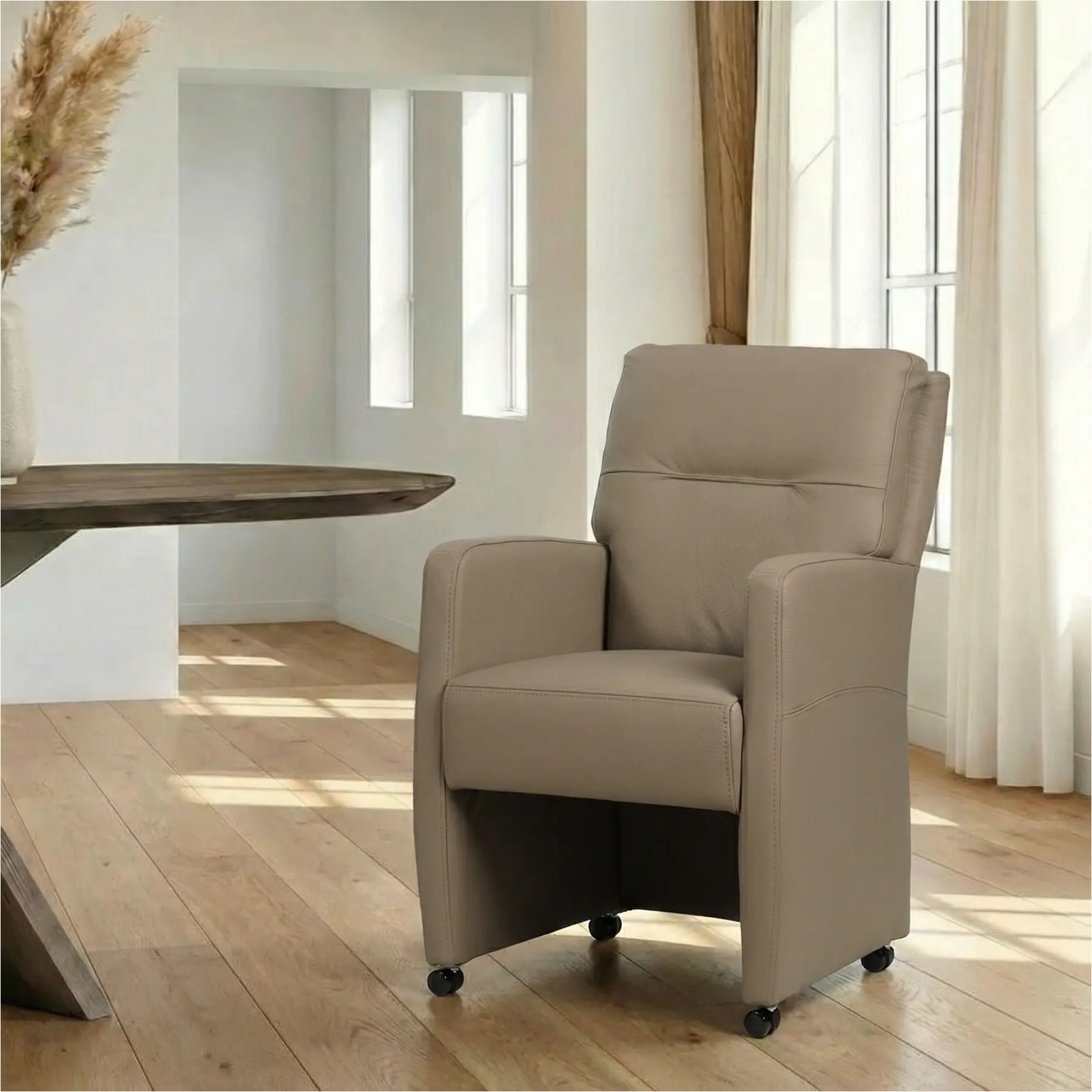 afbeelding van Leren eetkamerstoel Sharp - Toledo Mocca (taupe/bruin) - Met handgreep RVS