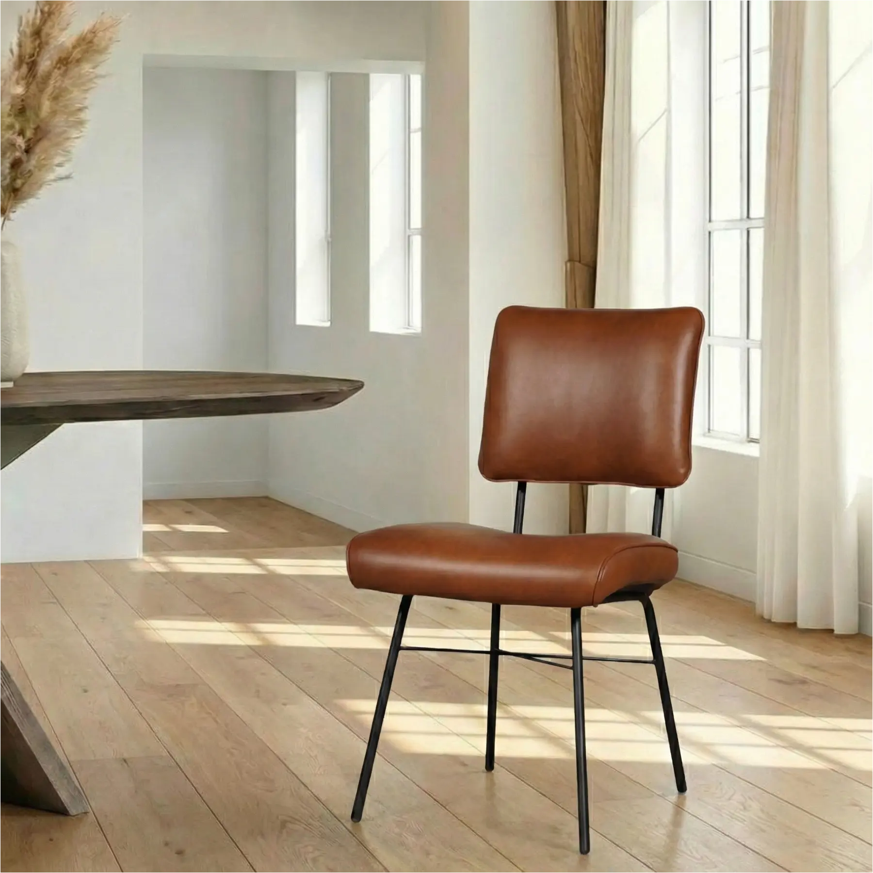 afbeelding van Leren eetkamerstoel Solid - Granada Savannah (cognac) - Poten staal rond zwart