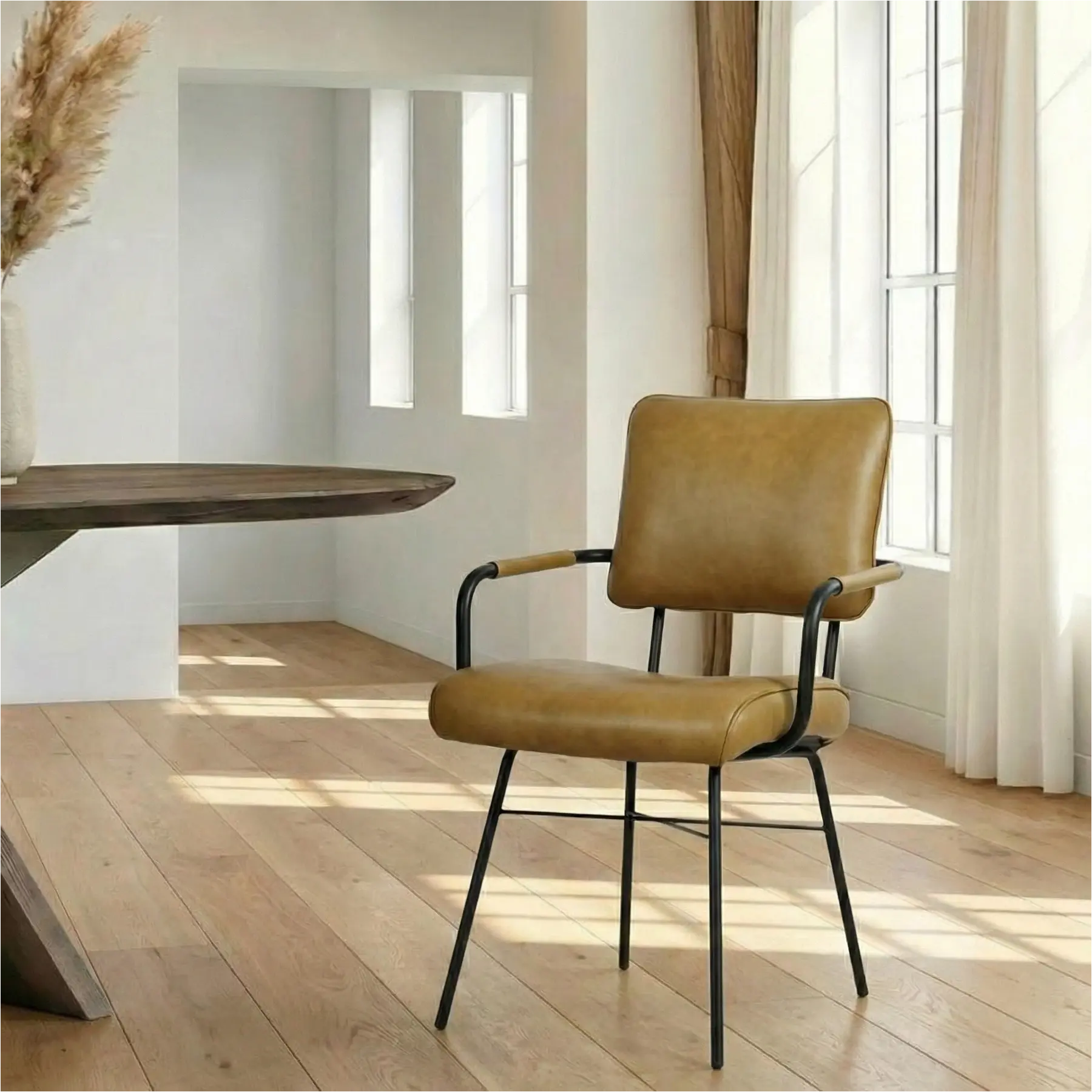 afbeelding van Leren eetkamerstoel Solid met armleuning - Granada Olive (olijf) - Poten staal rond zwart