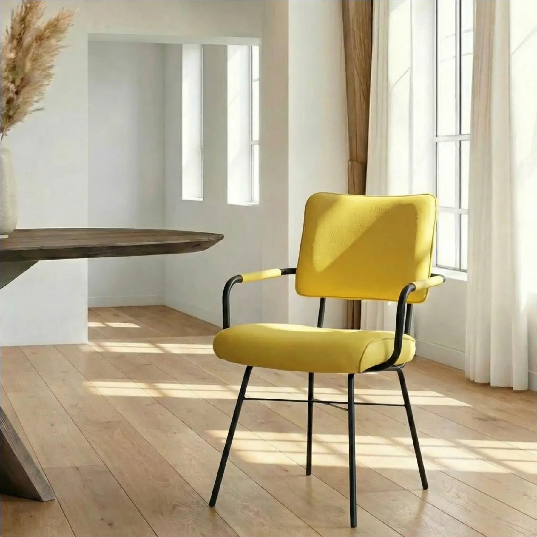 afbeelding van Leren eetkamerstoel Solid met armleuning - Hermes Yellow (felgeel) - Poten staal rond zwart