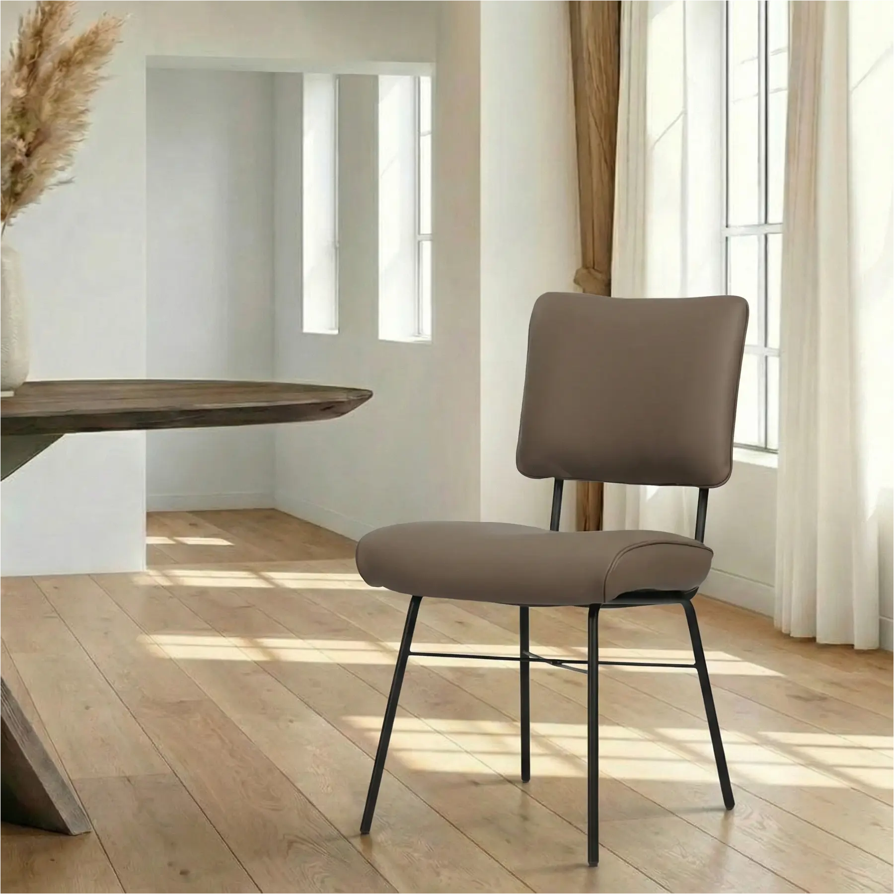 afbeelding van Leren eetkamerstoel Solid - Toledo Lever (bruin) - Poten staal rond zwart