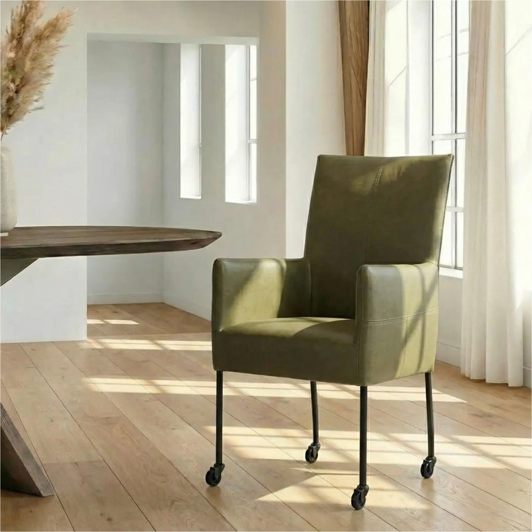 afbeelding van Leren eetkamerstoel Spark - Granada Moss (olijf/groen) - Poten staal rond zwart