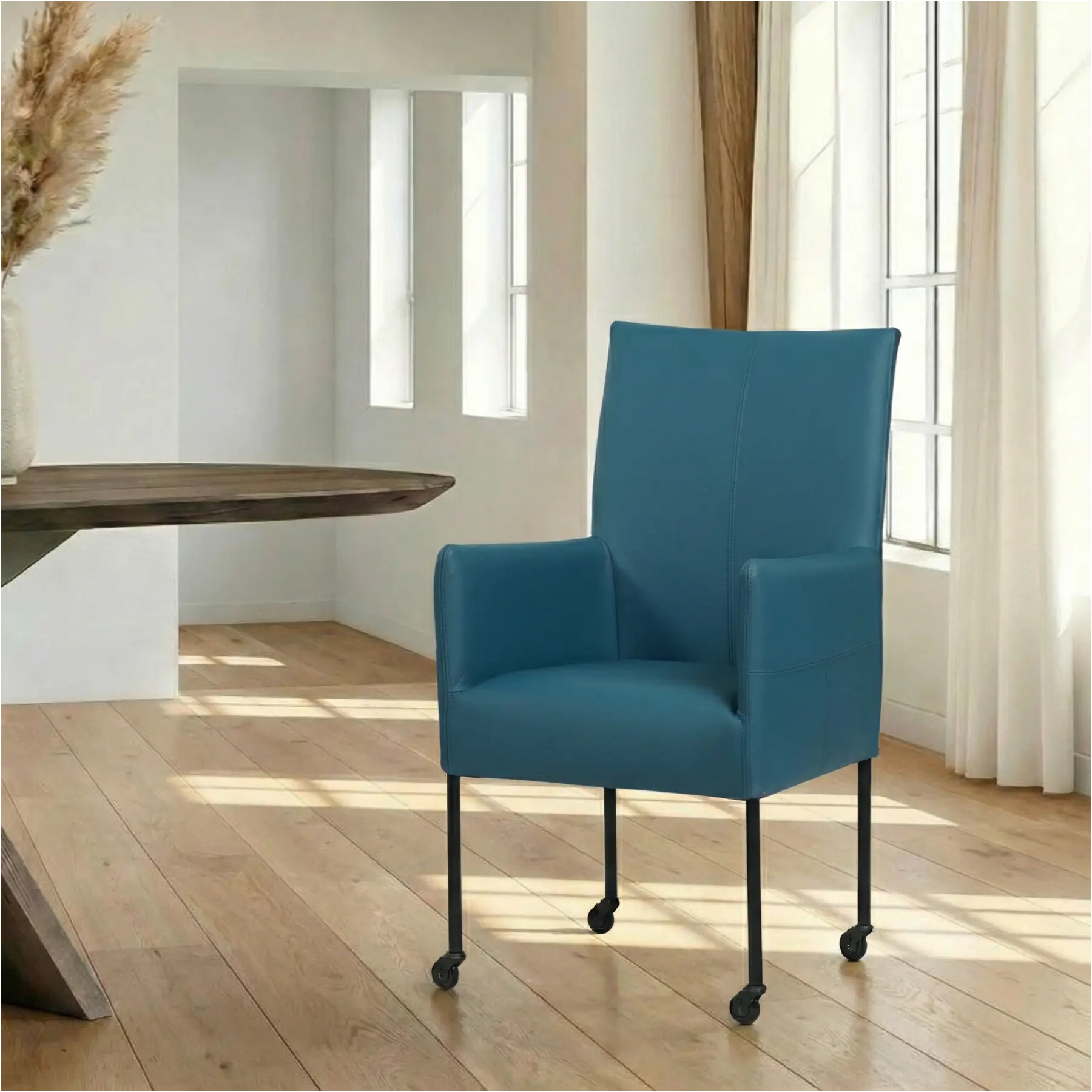 afbeelding van Leren eetkamerstoel Spark - Hermes Turquoise (blauw) - Poten staal rond zwart