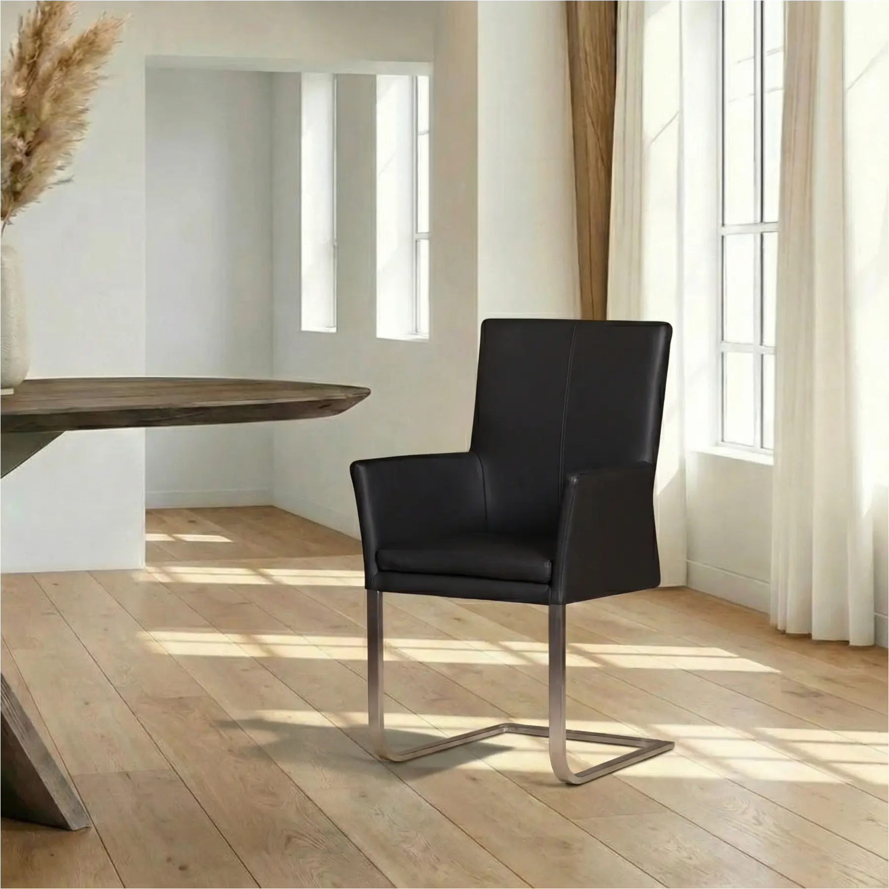 afbeelding van Set van 4 zwarte leren eetkamerstoelen Nina