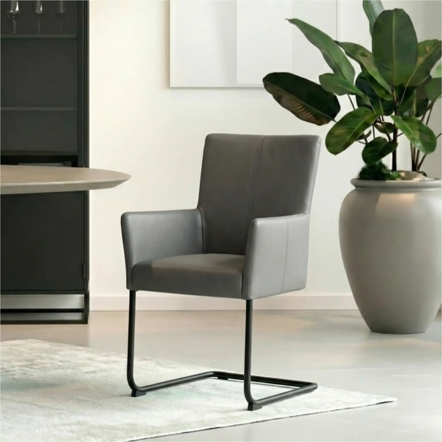 afbeelding van Set van 10 Leren eetkamerstoelen Dry met armleuning - Hermes Antracite (donkergrijs) - Sledepoot staal rond zwart