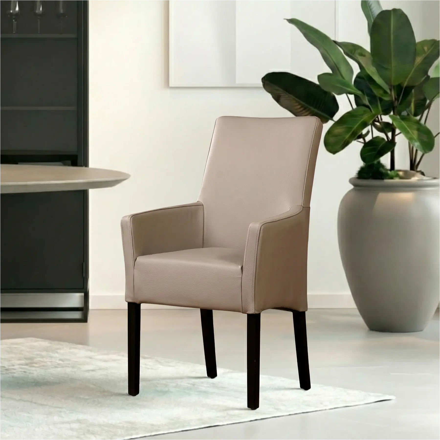 afbeelding van Set van 10 Leren eetkamerstoelen Just met armleuning - Toledo Khaki (taupe/bruin) - Poten hout zwart