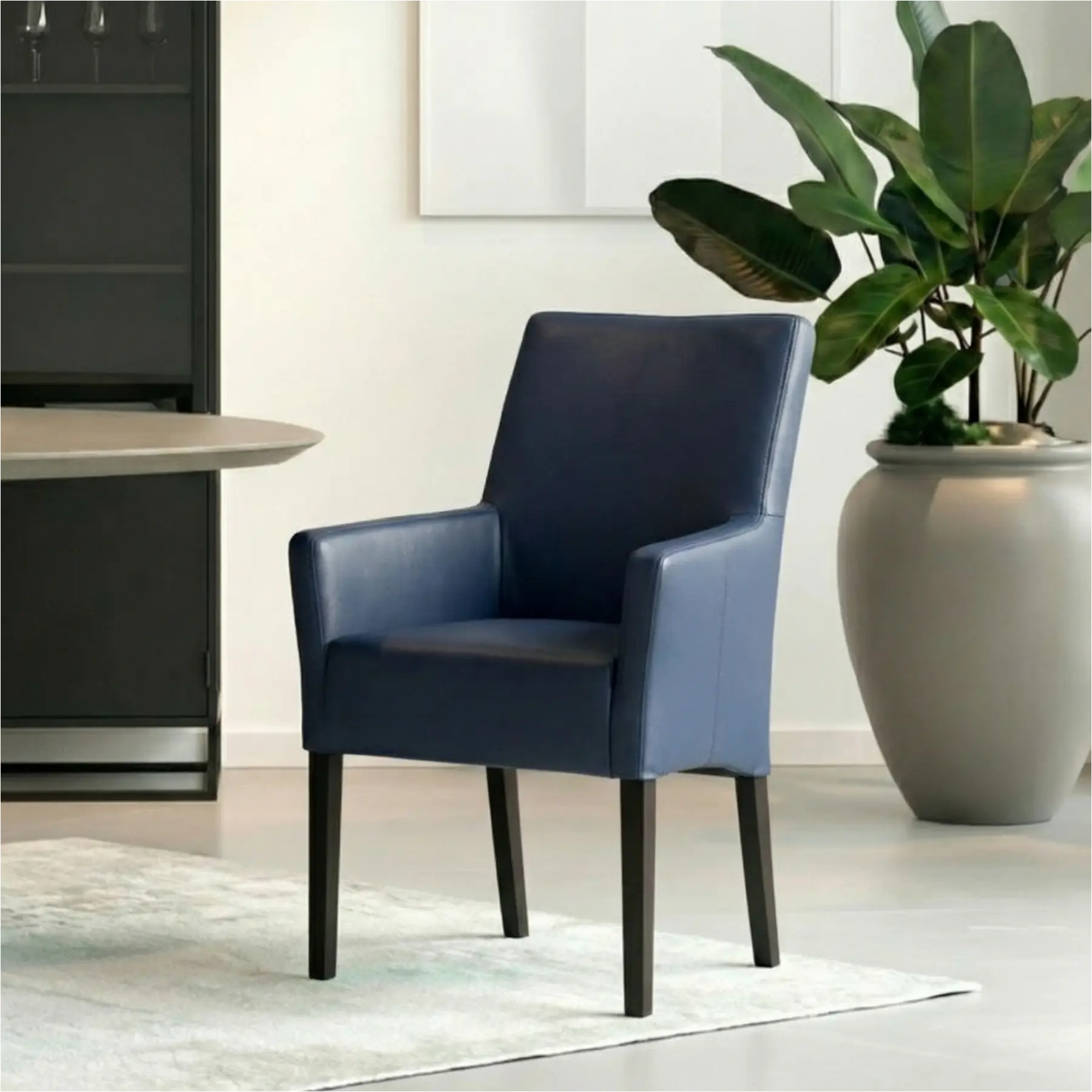 afbeelding van Set van 10 Leren eetkamerstoelen Just met armleuning - Toledo Kobalt (blauw) - Poten hout zwart