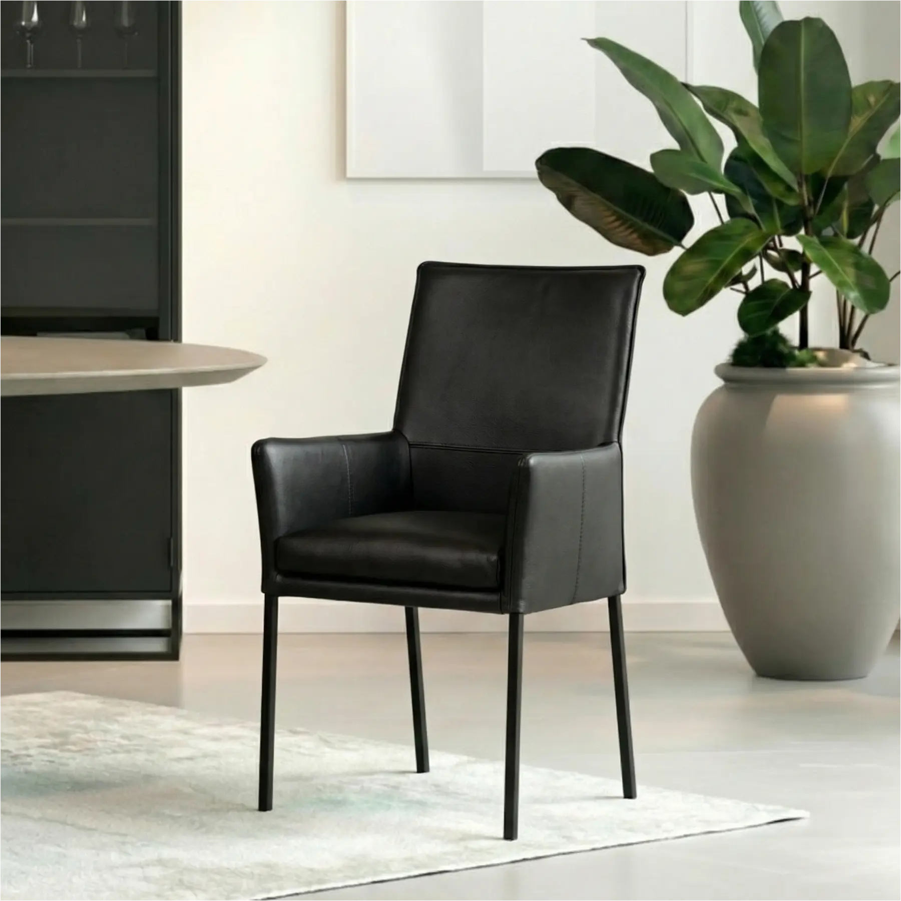 afbeelding van Set van 10 Leren eetkamerstoelen Royal - Hermes Nero (zwart) - Poten staal vierkant zwart