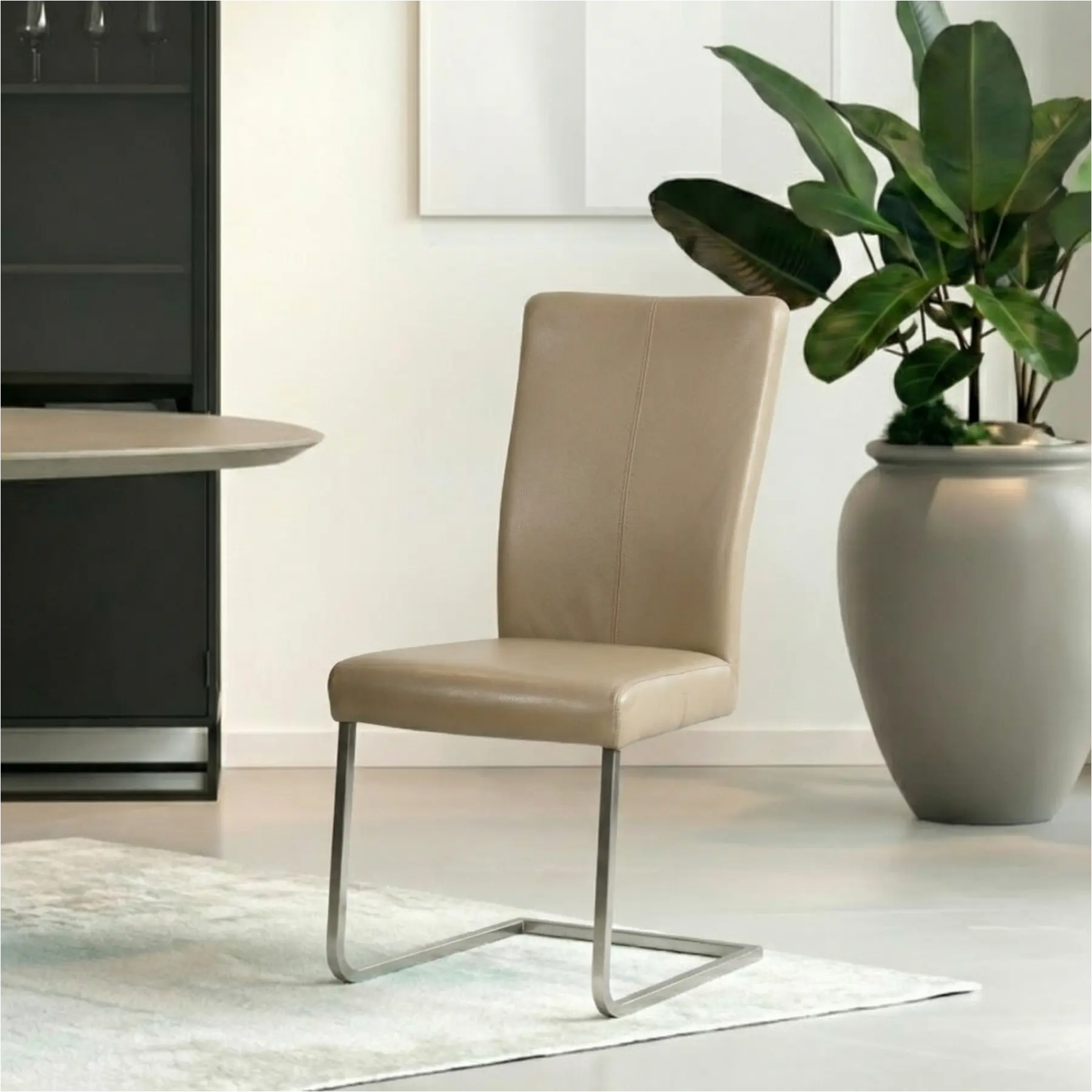 afbeelding van Set van 4 Leren eetkamerstoelen Dare - Toledo Mocca (taupe/bruin) - Sledepoot staal vierkant RVS