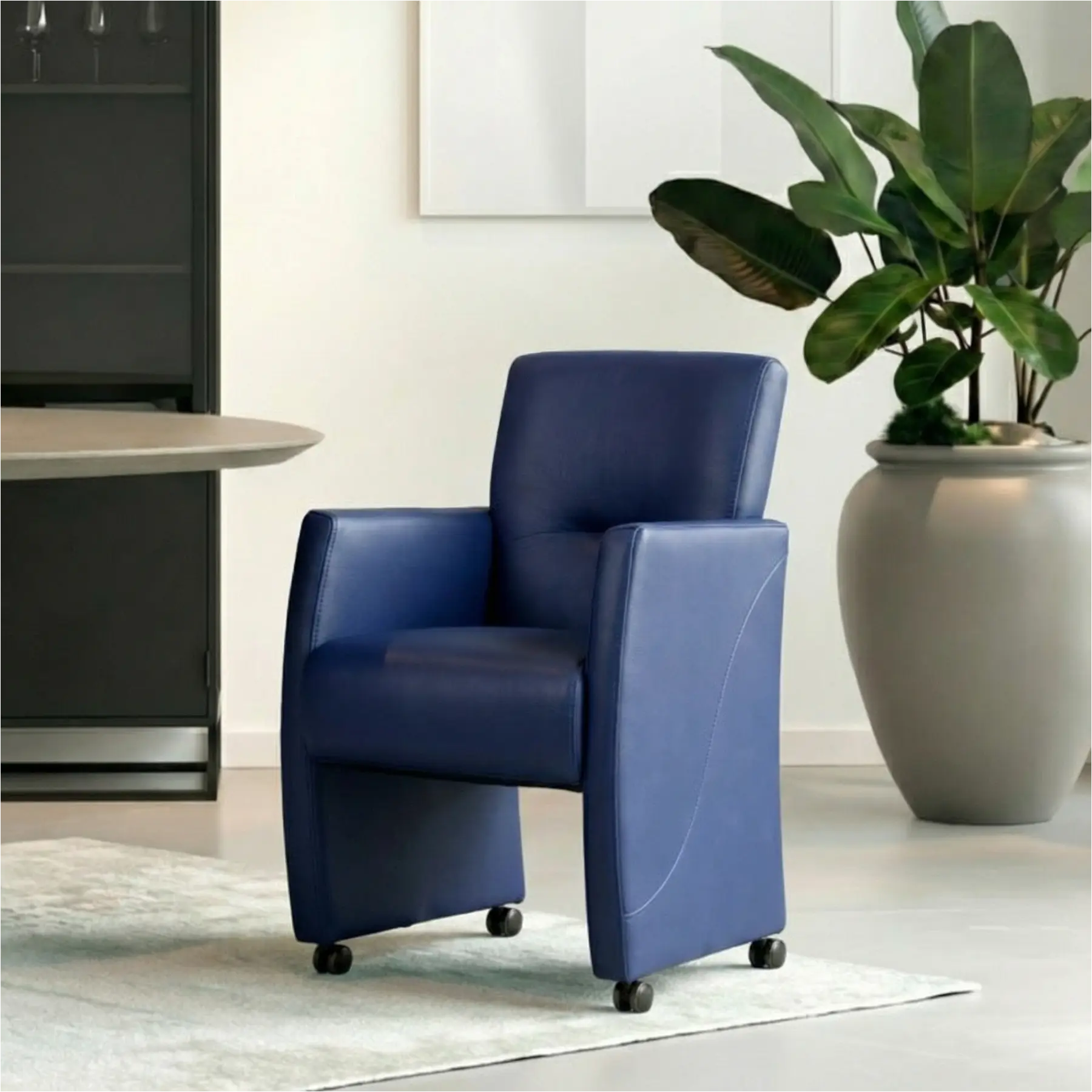 afbeelding van Set van 4 Leren eetkamerstoelen Pleasure - Hermes Kobalt (blauw) - Met handgreep zwart