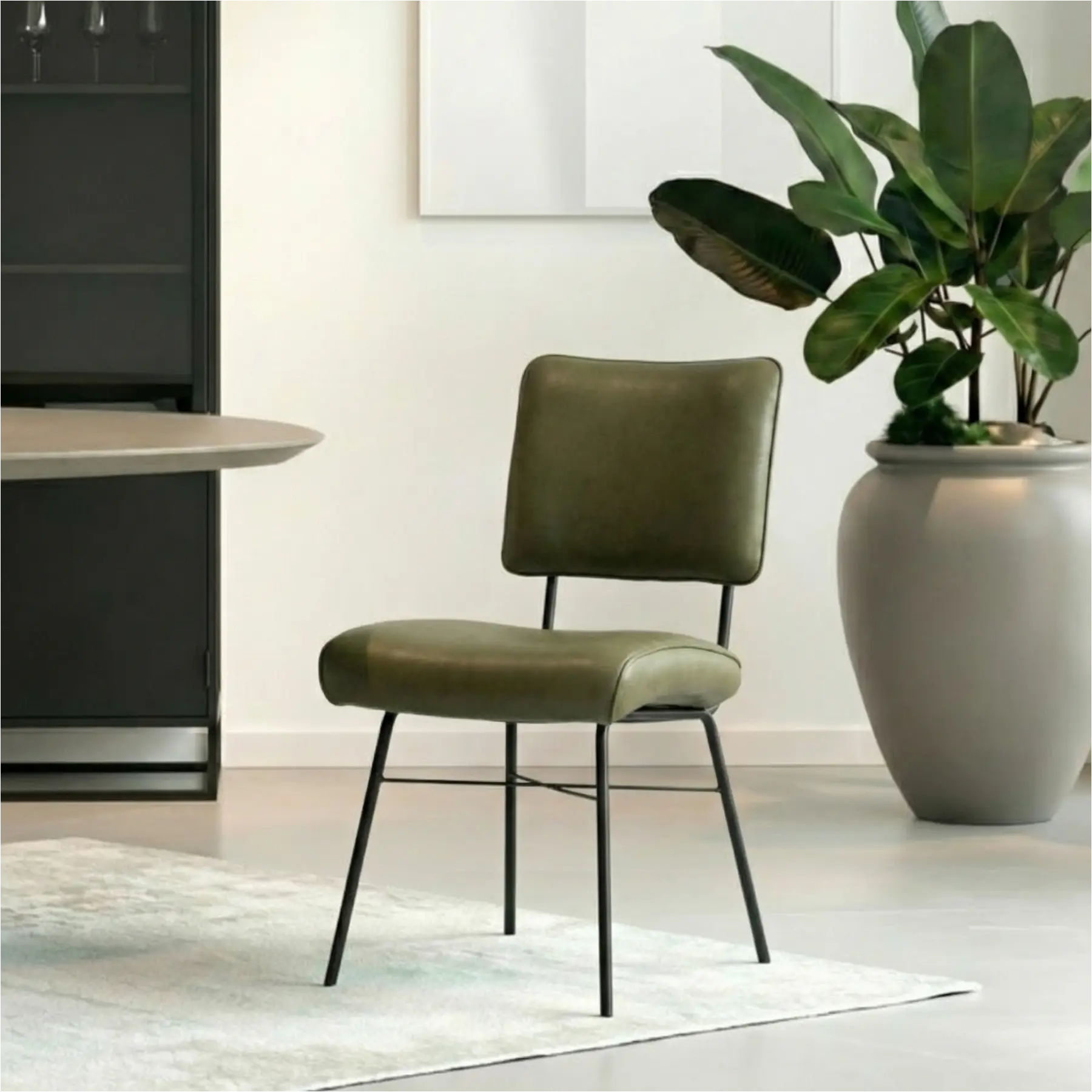afbeelding van Set van 4 Leren eetkamerstoelen Solid - Granada Moss (olijf/groen) - Poten staal rond zwart
