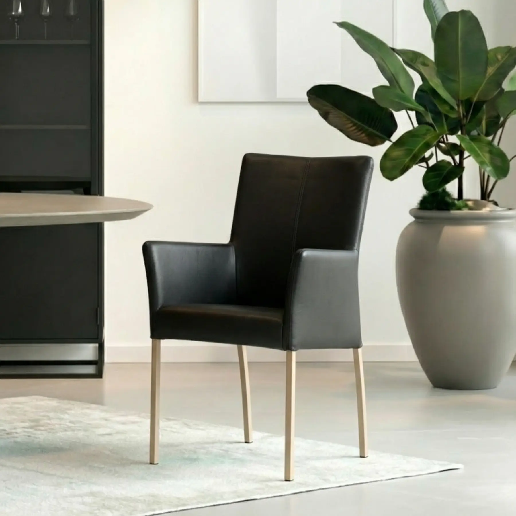 afbeelding van Set van 6 Leren eetkamerstoelen Comfort met armleuning - Toledo Nero (zwart) - Poten staal vierkant RVS