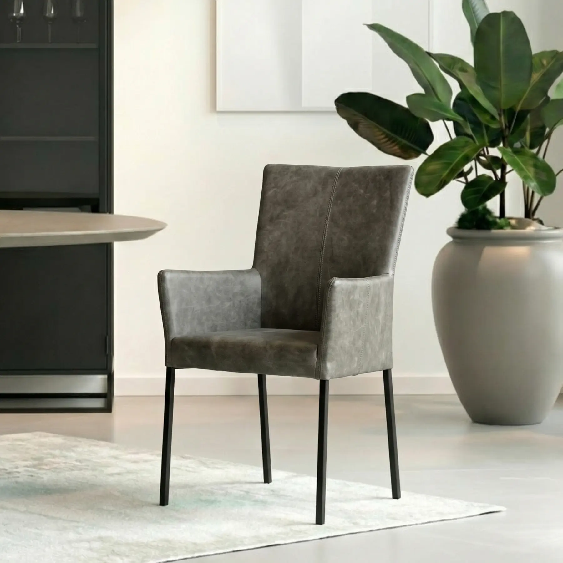 afbeelding van Set van 6 Leren eetkamerstoelen Daily met armleuning - Vintage Grey (grijs) - Poten staal vierkant zwart