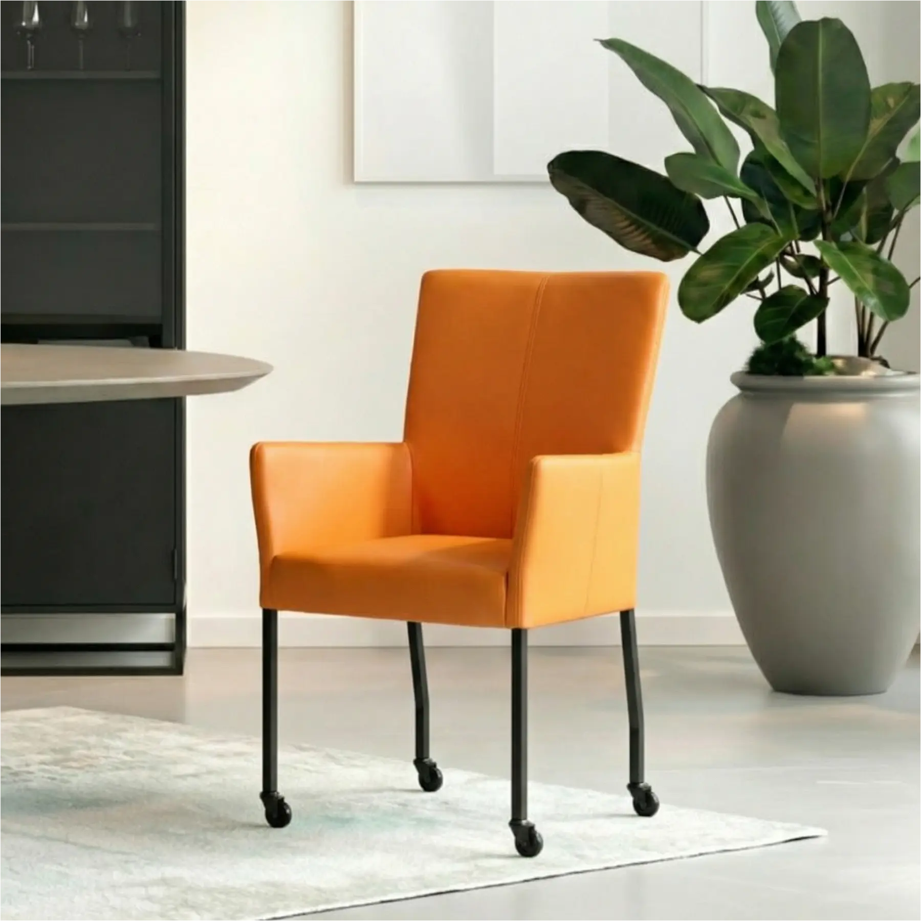 afbeelding van Set van 6 Leren eetkamerstoelen Deal met armleuning - Hermes Arancio (feloranje) - Poten staal vierkant zwart