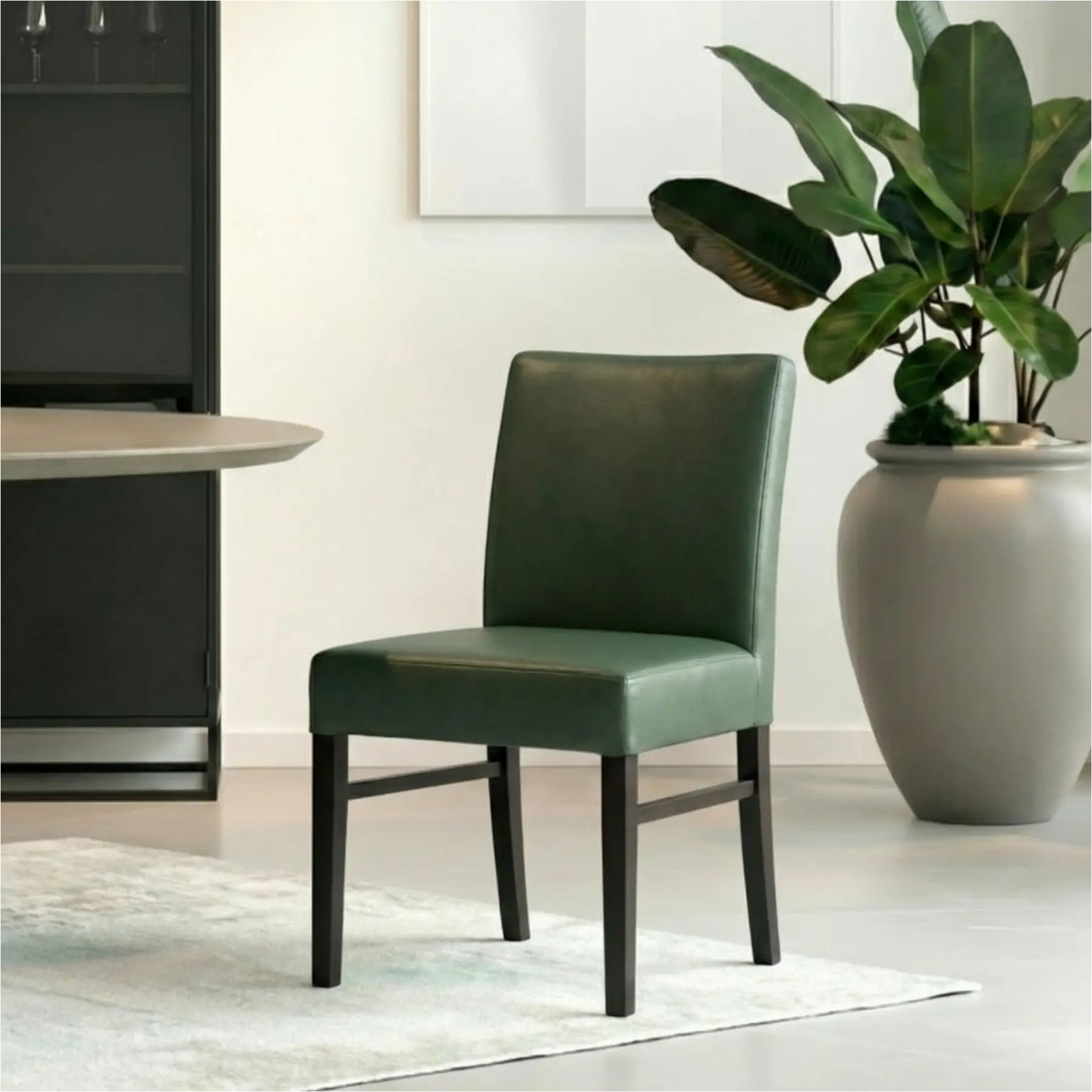 afbeelding van Set van 6 Leren eetkamerstoelen Hold - Hermes Verde (donkergroen) - Poten hout zwart