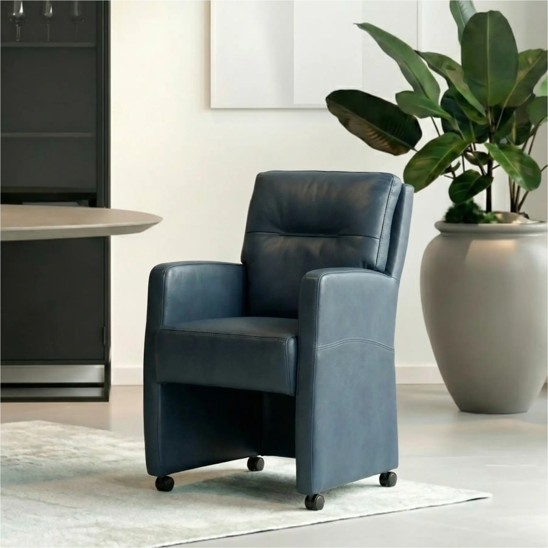 afbeelding van Set van 8 Leren eetkamerstoelen Sharp - Granada Blue (blauw) - Met handgreep zwart