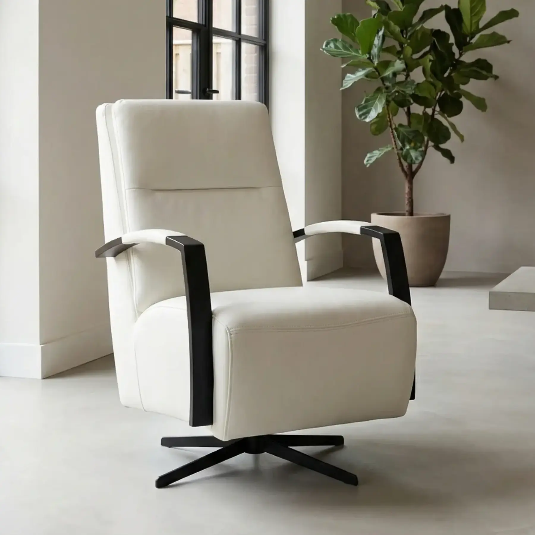 afbeelding van Leren draaifauteuil Award - Toledo Bianco (gebroken wit) - Stervoet zwart