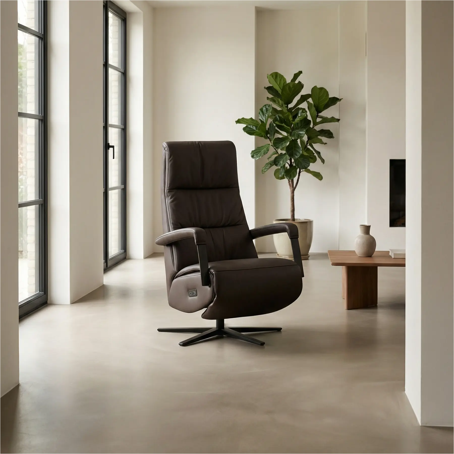 afbeelding van Leren elektrisch relaxfauteuil Core - Toledo Espresso (bruin) - large - stervoet zwart (breed)