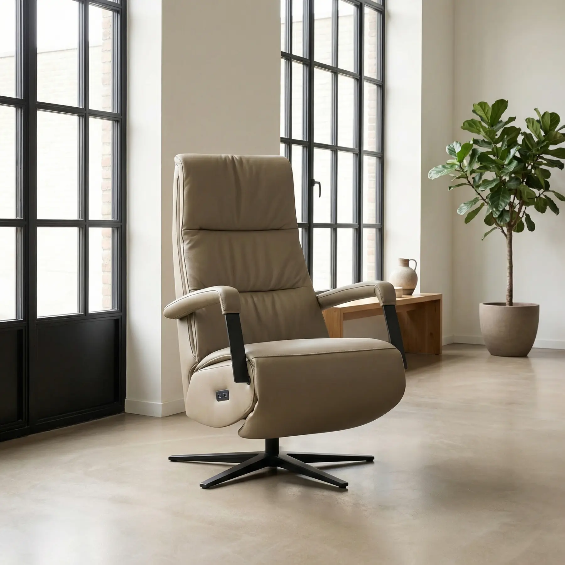 afbeelding van Leren elektrisch relaxfauteuil Core - Toledo Mocca (taupe/bruin) - small - stervoet zwart (breed)