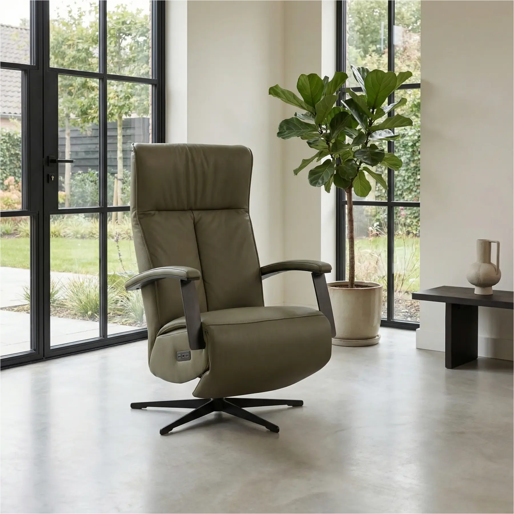afbeelding van Leren relaxfauteuil met hartbalans Pure - Toledo Olive (olijf/groen) - medium - stervoet zwart (slank)