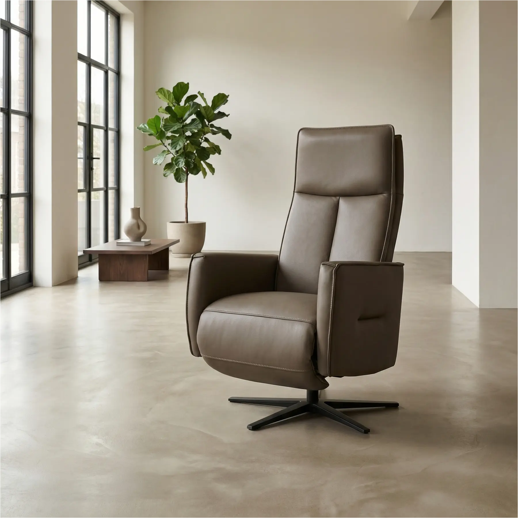afbeelding van Leren elektrisch relaxfauteuil Honor - Massif Rock (grijs/bruin) - Large - Schotelvoet zwart