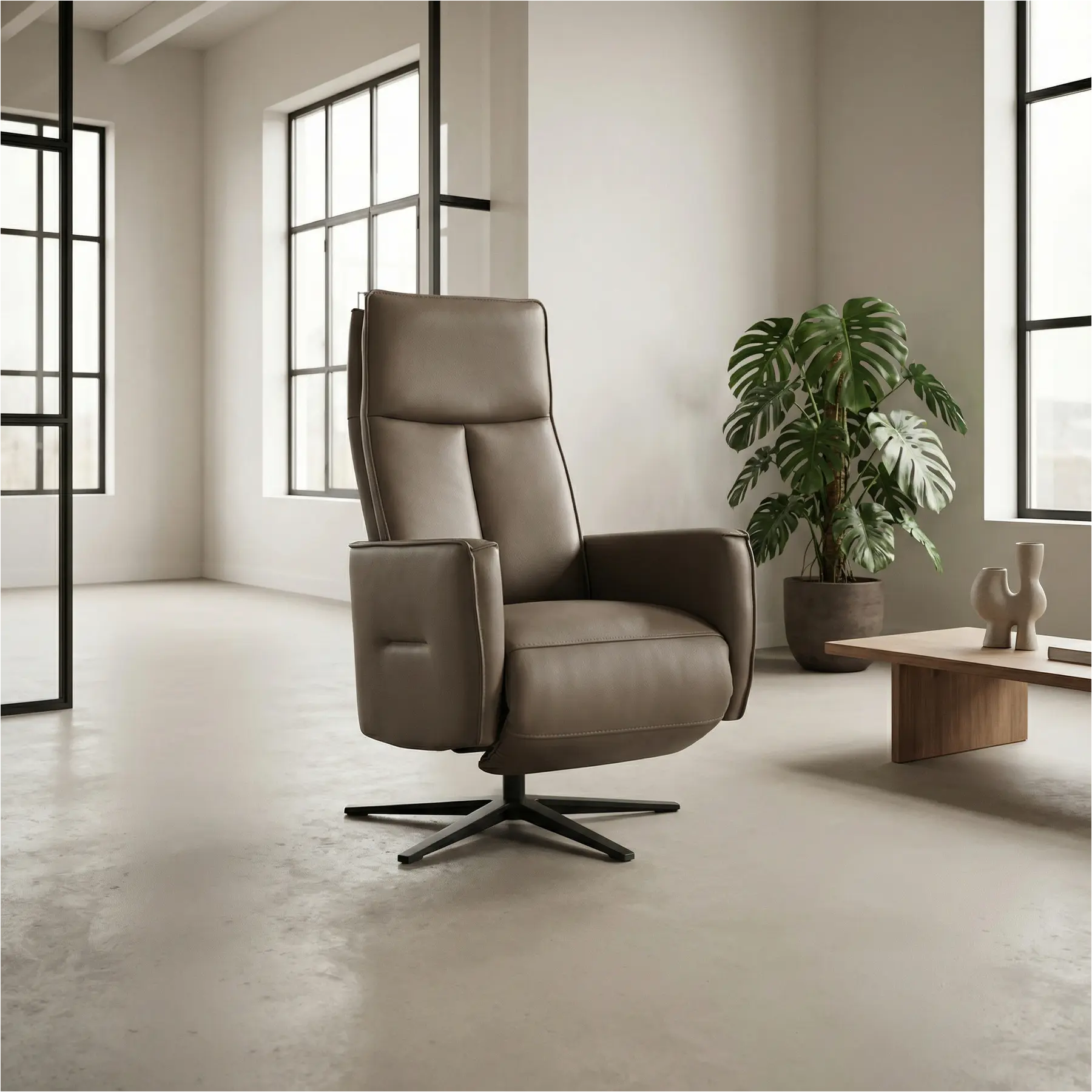 afbeelding van Leren elektrisch relaxfauteuil Honor - Massif Rock (grijs/bruin) - Medium - Schotelvoet zwart