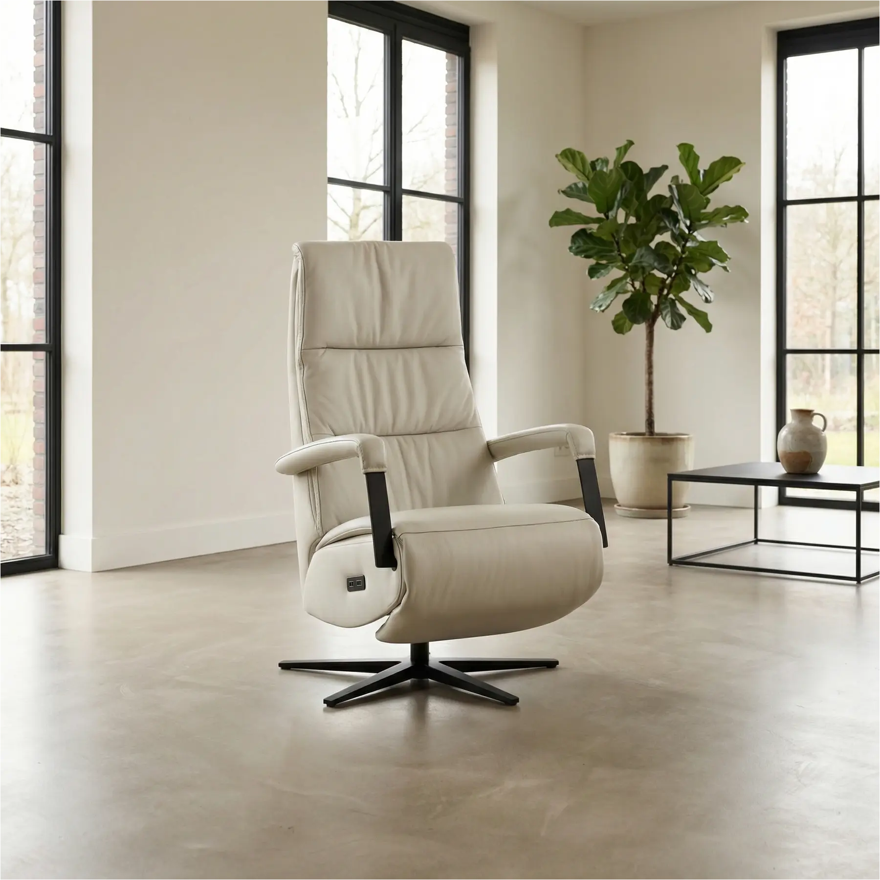 afbeelding van Leren elektrisch relaxfauteuil Core - Toledo Nebbia (creme) - large - stervoet zwart (breed)