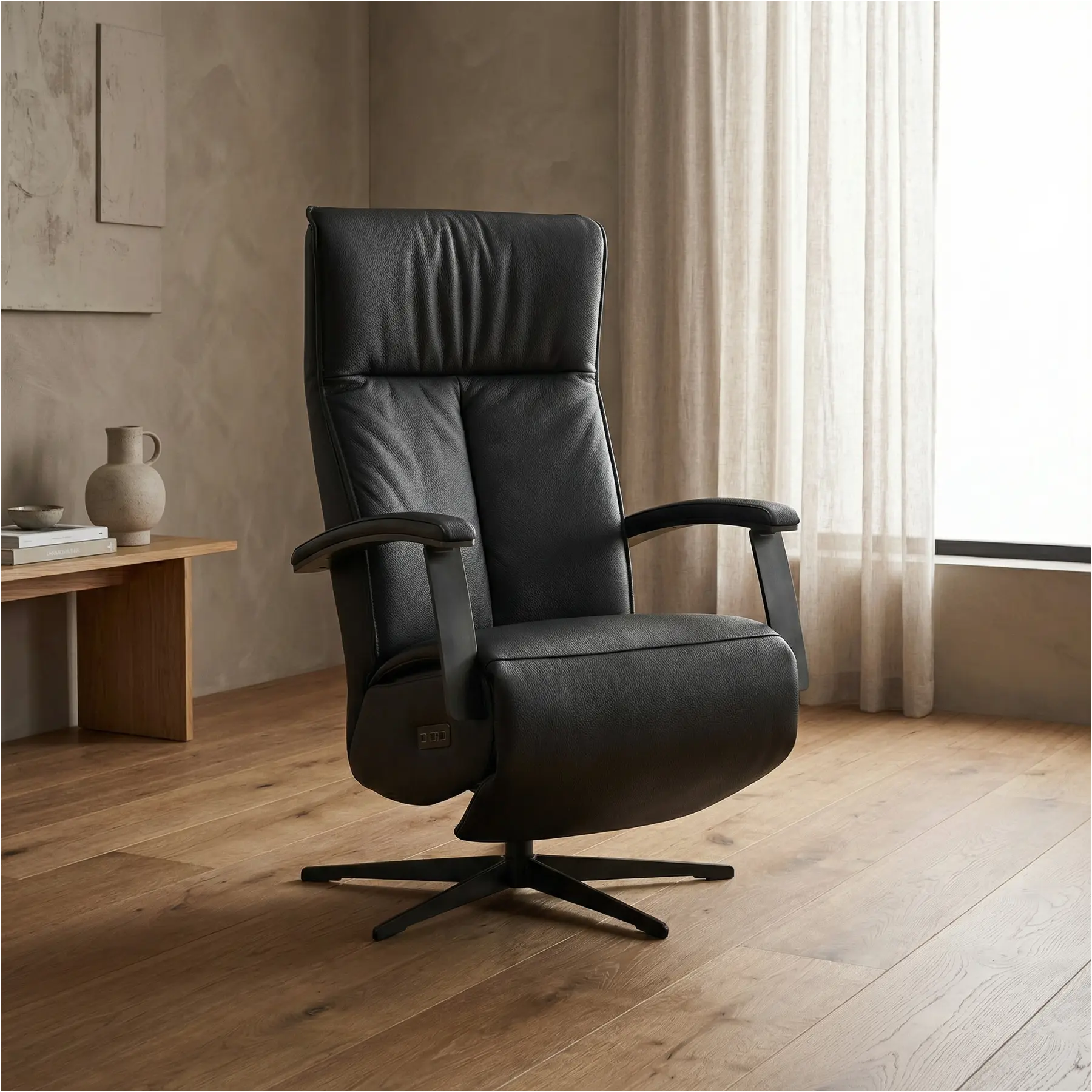 afbeelding van Leren elektrisch relaxfauteuil Pure - Toledo Nero (zwart) - small - stervoet zwart (slank)